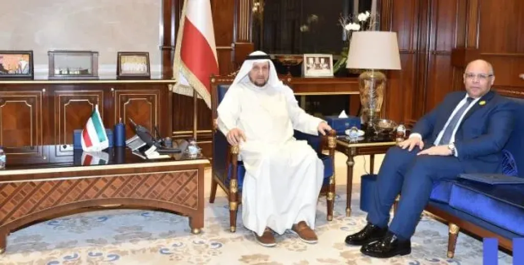 نائب رئيس مجلس الوزراء الكويتي يبحث مع سفير مصر لدى الكويت عدد من الموضوعات ذات الاهتمام المشترك