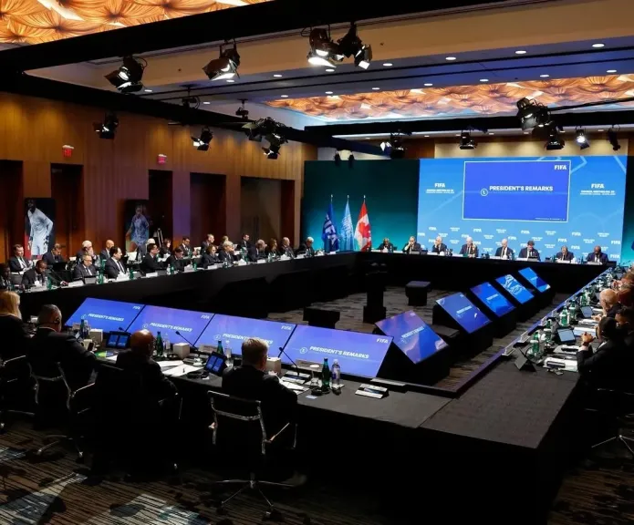 تصعيد مفاجئ.. الوفد الإيراني ينسحب من مؤتمر الفيفا لتعرضه للإساءة