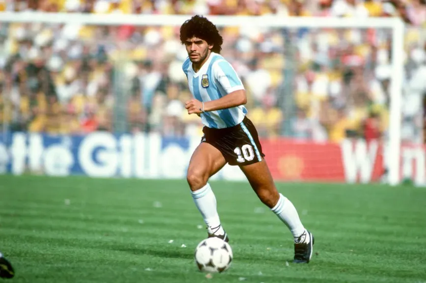 اللحظات الأخيرة في حياة دييغو مارادونا.. طبيب يكشف ما حدث داخل المنزل