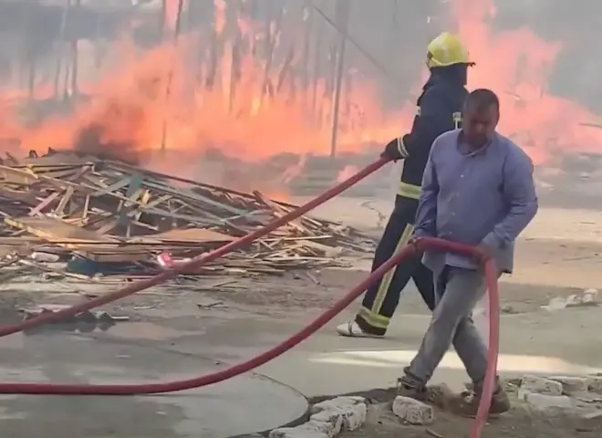 فيديو.. حريق يلتهم موقع تصوير مسلسل ”بيت بابا 2” وخسائر كبيرة
