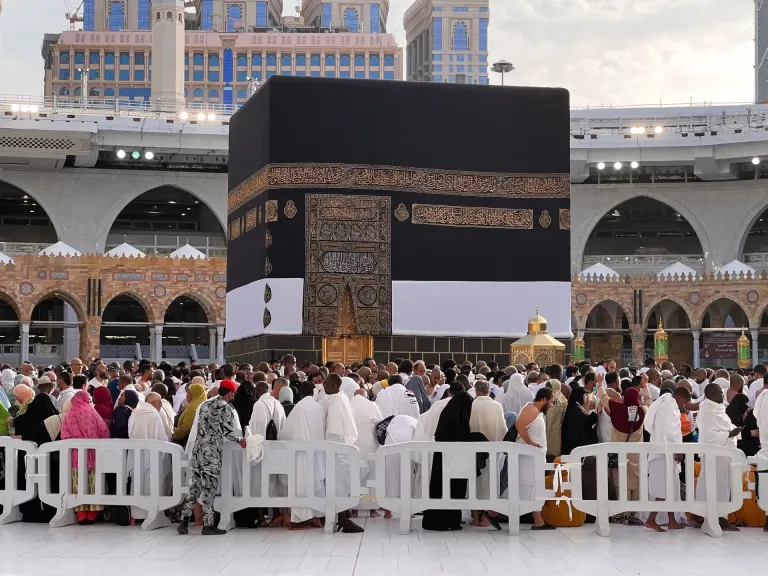 قبل الحج 2026.. وزارة السياحة تكثف الحملات ضد شركات الحج الوهمية