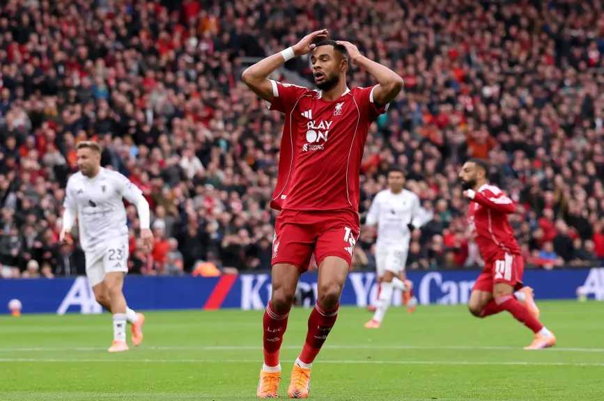 شاهد الآن بدون تقطيع.. القنوات الناقلة لمباراة مانشستر يونايتد ضد ليفربول في كلاسيكو الدوري الإنجليزي