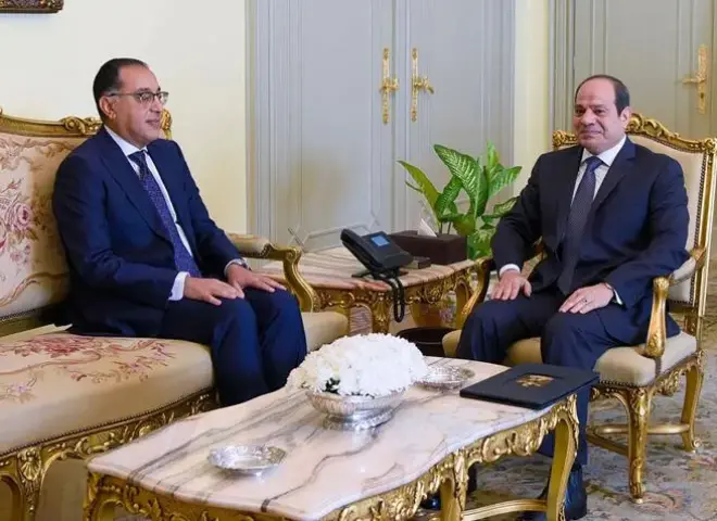 السيسي يتابع مع مدبولي ملفات الحماية الاجتماعية وتوطين الصناعة ورؤية مصر 2030
