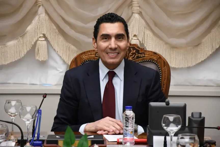 وزير الشباب والرياضة يتواصل مع رئيس اتحاد التايكوندو بعد تعرضه لحادث مروري.. ماذا قال له؟
