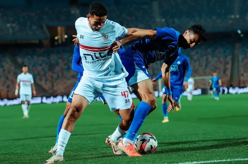 صاحب الحنجرة الذهبية.. معلق مباراة الزمالك ضد سموحة في قمة الدوري المصري