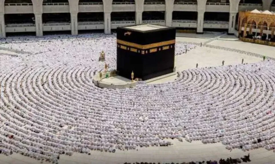أسعار باقات الحج 2026.. مصر للطيران تكشف التفاصيل الكاملة للبرامج الجديدة