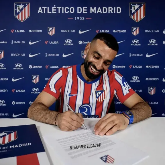شاهد تسريب صور متداولة تثير تضجة.. هل وقع محمد صلاح لأتلتيكو مدريد؟