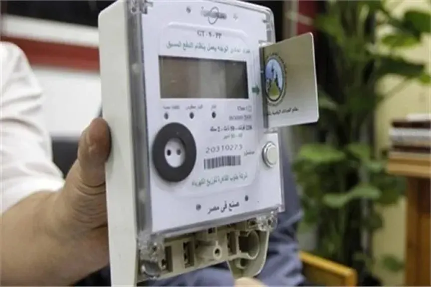 بعد شكاوى المواطنين.. الكهرباء تعيد فحص العدادات الكودية بالمباني المرخصة