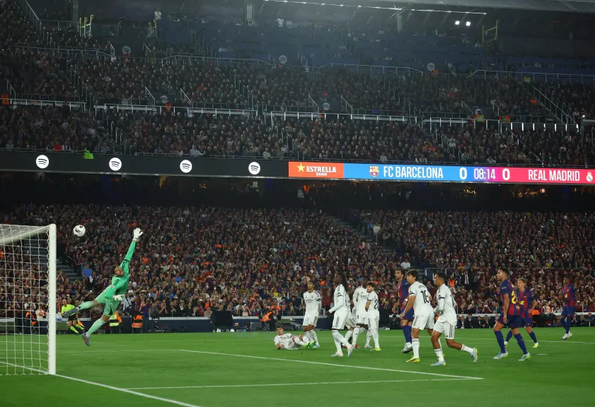 جول عالمي.. شاهد هدف راشفورد مع برشلونة ضد ريال مدريد في الدوري الإسباني