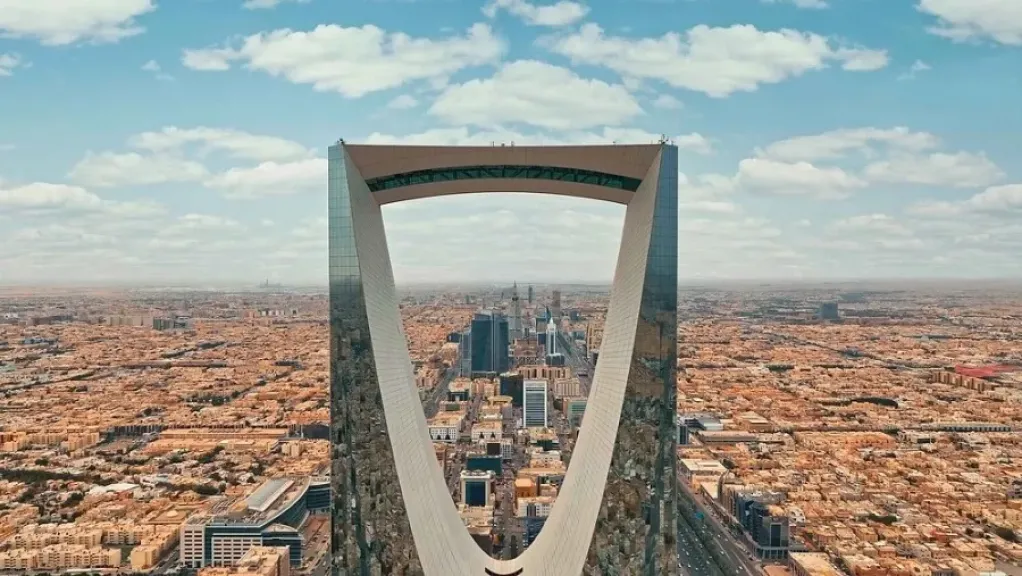 تطوير ضخم في شمال الرياض.. الهيئة الملكية بالرياض تنفذ عملية هندسية دقيقة لتطوير الطرق المحيطة بكافد