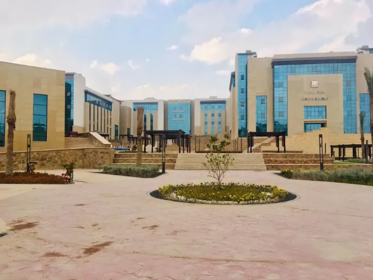 انتحار طالب بعد واقعة غش في جامعة الجلالة في مصر.. ماذا حدث.؟