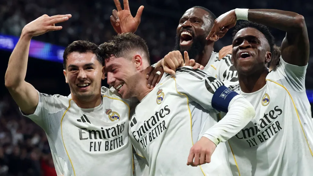 الملكي يبدأ ثورته.. ريال مدريد يجدد عقد لاعبه ضمن خطة مورينيو لإعادة البناء
