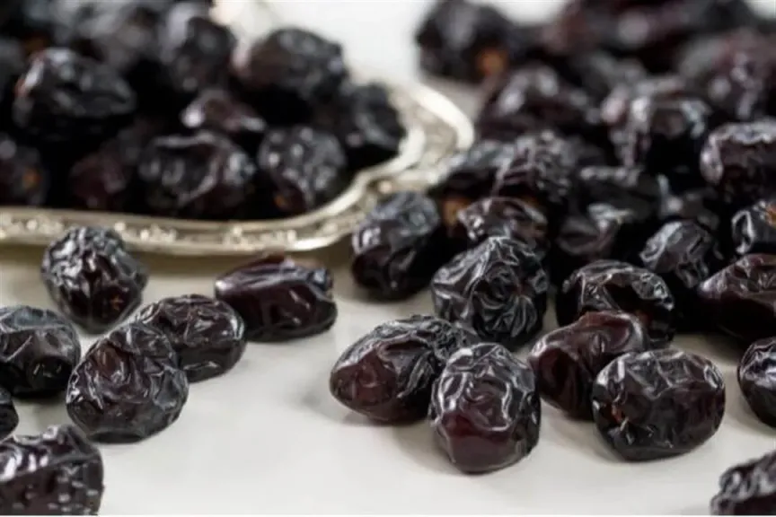 تفسير حلم البلح الأسود في المنام.. دلالات أكل البلح الرطب وتوزيعه لدى كبار العلماء