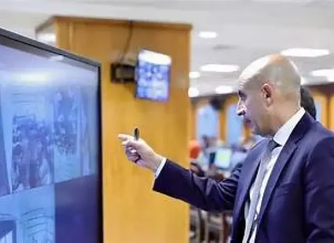 وزير التعليم يتابع امتحانات الثانوية العامة من غرفة العمليات ويشدد على الانضباط الكامل