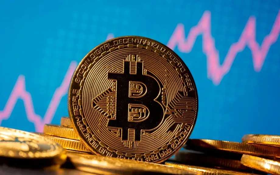 البيتكوين تواصل الارتفاع وتتجه نحو مكاسب أسبوعية مدعومة بالبيانات الأمريكية