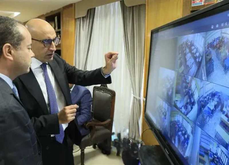 وزير التعليم يتابع امتحانات الثانوية العامة من غرفة العمليات ويشدد على الانضباط الكامل