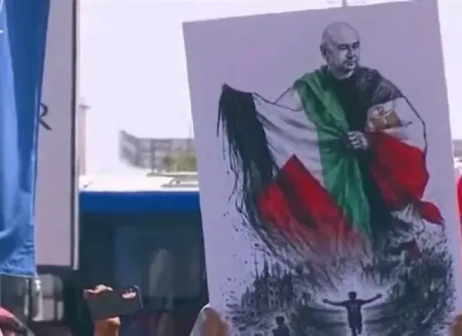 قائد الإنجاز المونديالي: حسام حسن يتصدر احتفالات الجماهير في مطار العلمين الجديدة