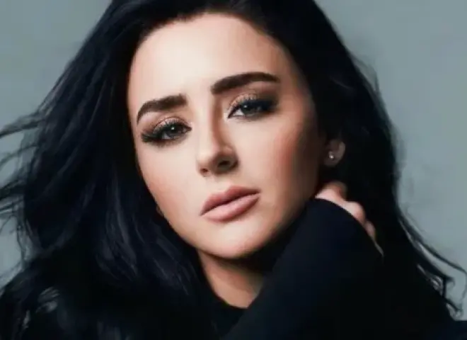 الوسط الفني يواسي الفنانة إيمان سلامة بعد إعلان وفاة والدها