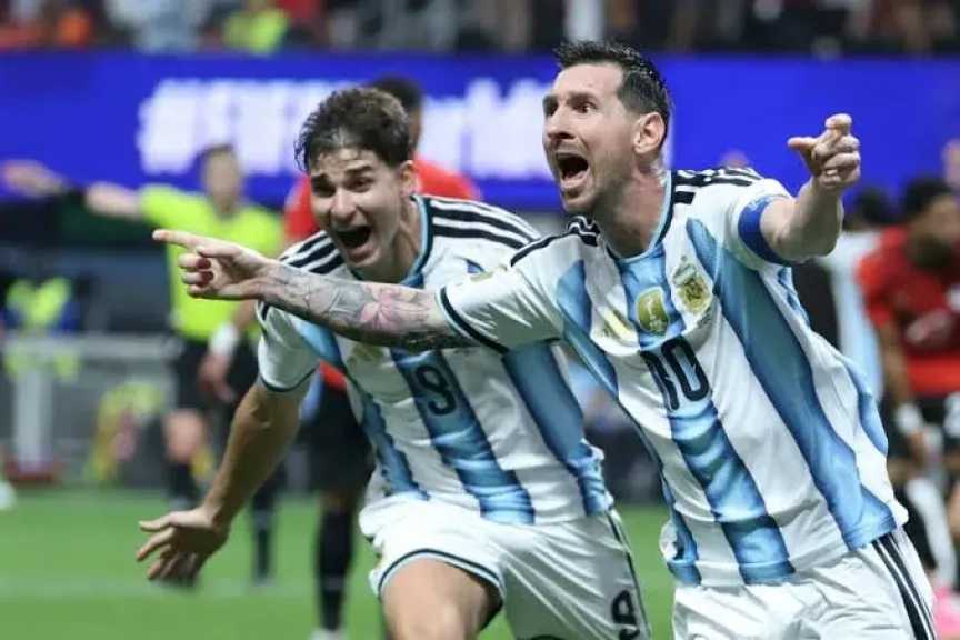 الأرجنتين تقلبها على إنجلترا وتتقدم 2-1