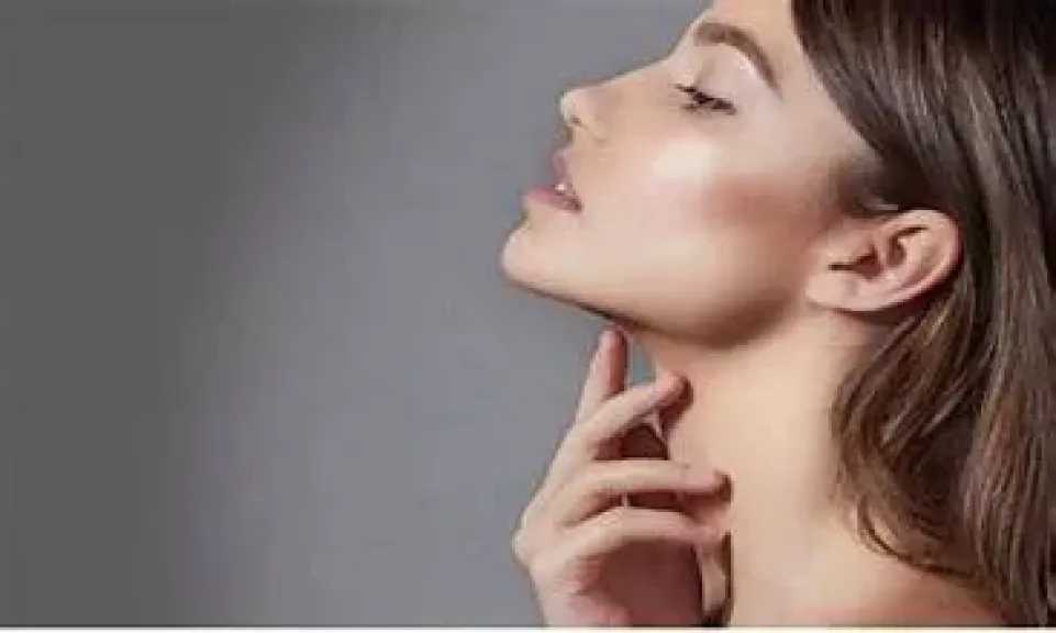 وصفات طبيعية للتخلص من تجاعيد الرقبة : طرق فعالة لبشرة مشدودة وأكثر شبابًا