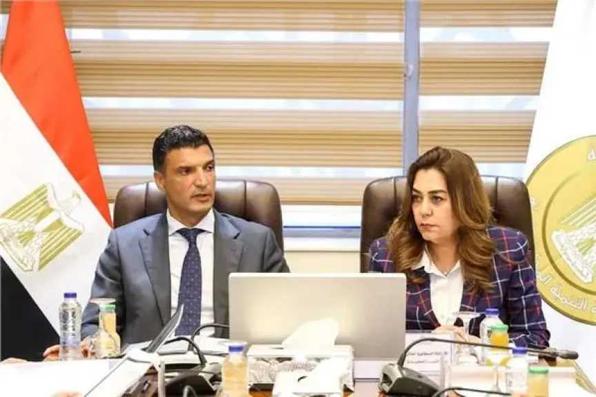 وزير الصناعة: مشروعات هيئة تنمية الصعيد تتكامل مع مبادرة &laquo;القرية المنتجة&raquo; لدعم الاقتصاد المحلي
