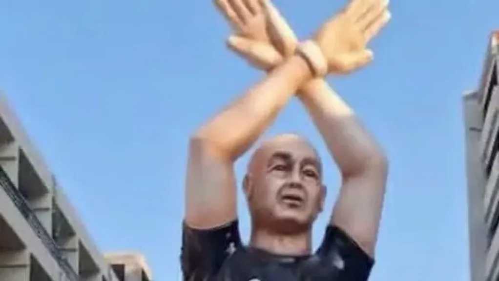 مجسم لحسام حسن في الساحل الشمالي احتفالًا بعيد ميلاد &laquo;العميد&raquo;