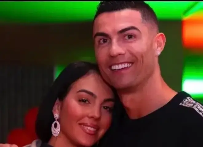 كريستيانو رونالدو يفاجئ جمهوره بإطلالة جديدة بعد زواجه من جورجينا