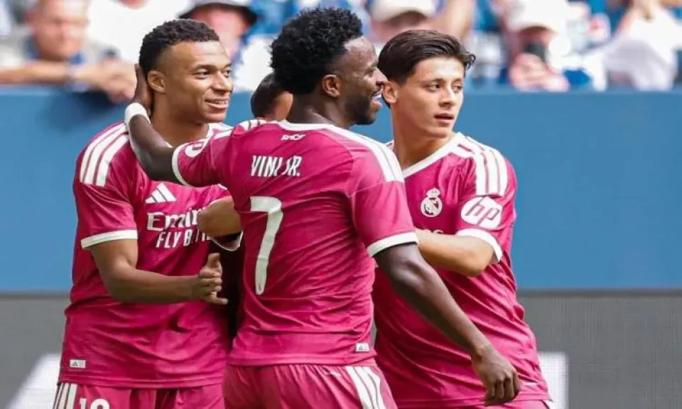 أين يمكنني مشاهدة مباراة ريال مدريد وملقا بث مباشر عبر القنوات الرسمية؟