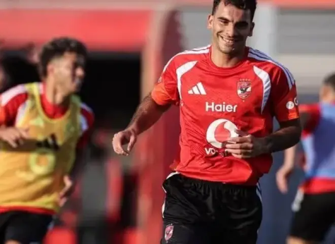 محمد فارس يشن هجومًا على محلل تحكيمي بسبب طرد لاعب الأهلي