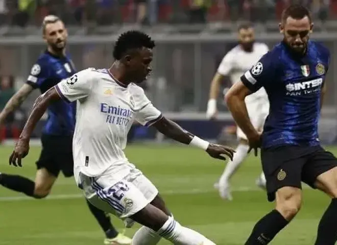 أين يمكنني مشاهدة مباراة ريال مدريد ضد إنتر ميلان بث مباشر عبر القنوات الرسمية؟