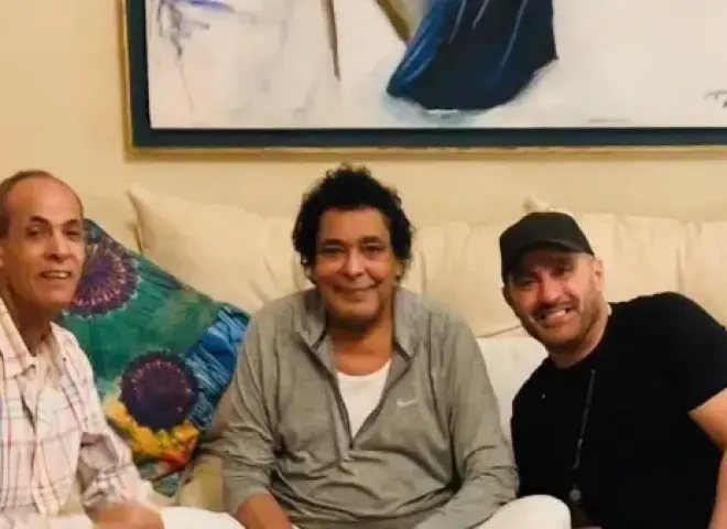 محمد منير يطمئن جمهوره بعد أنباء تعرضه لوعكة صحية