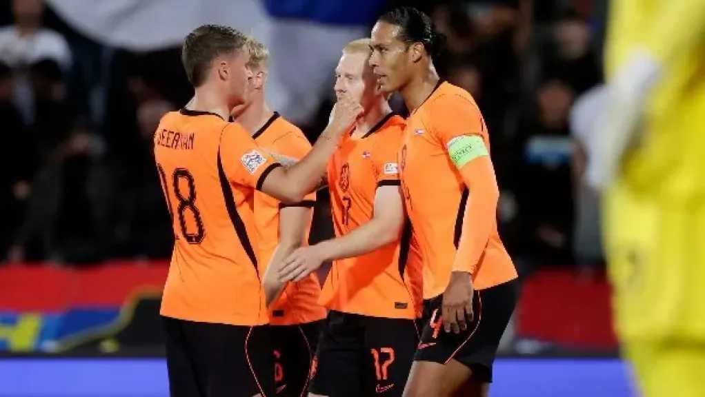 هولندا تعبر صربيا بثنائية في دوري الأمم الأوروبية