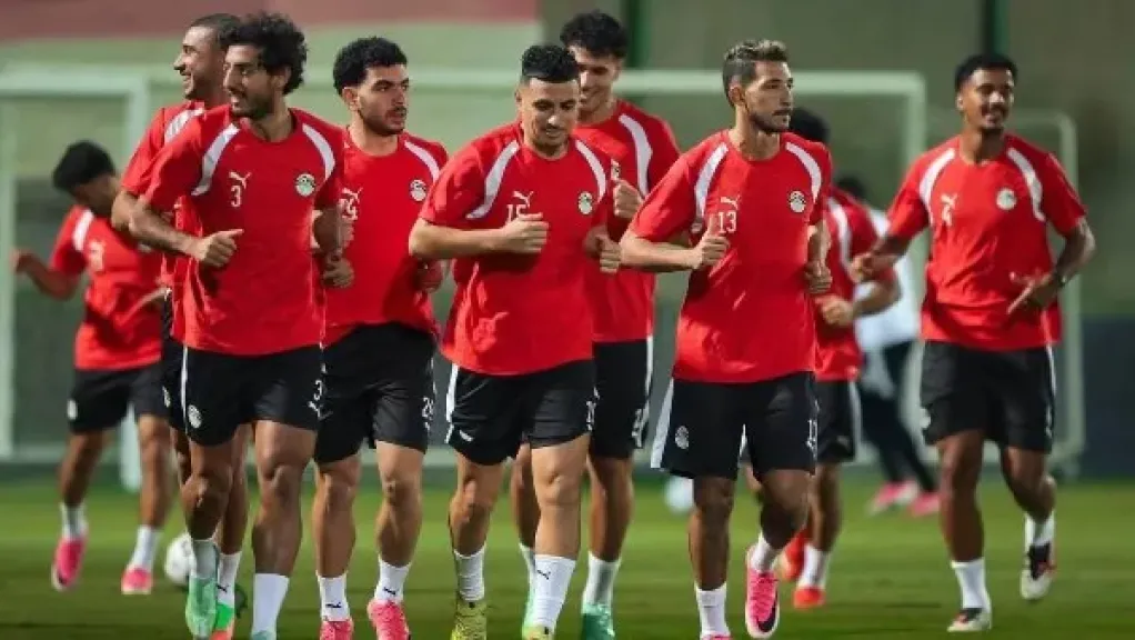 منتخب مصر بالزي الأحمر أمام جنوب السودان في تصفيات أمم إفريقيا