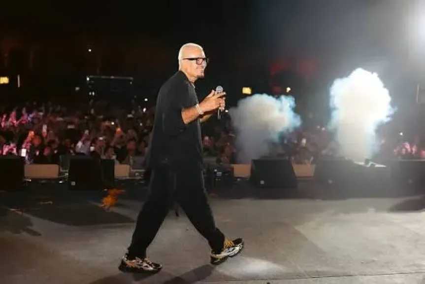 عمرو دياب يستعد لإحياء حفل غنائي كبير في القاهرة.. تعرف على الموعد وأسعار التذاكر