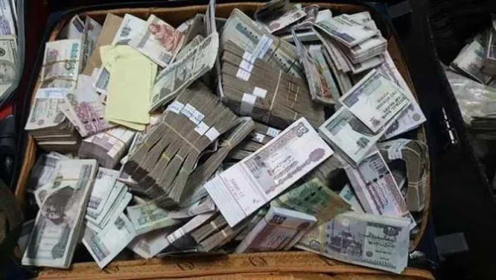 ضربة أمنية جديدة لتجار السوق السوداء .. 3 مليون جنيه في يوم خارج نطاق السوق المصرفي