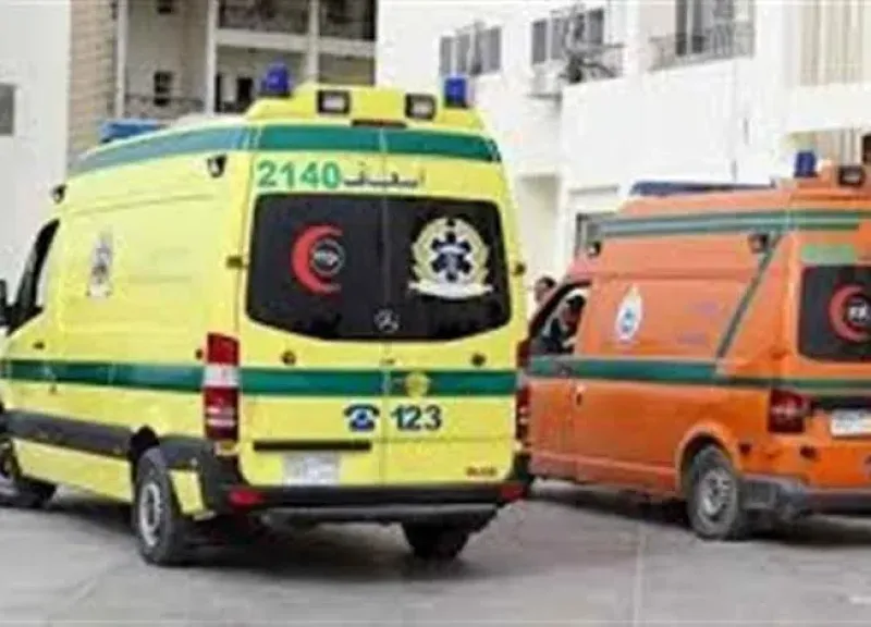 مـصرع شخصين وإصابة 3 آخرين في تصادم سيارتين بطريق قفط القصير بقنا