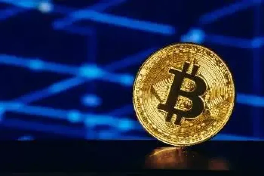 بيتكوين تهبط دون 80 ألف دولار بعد توقف «ستراتيجي» عن الشراء وترقب قرار الفيدرالي