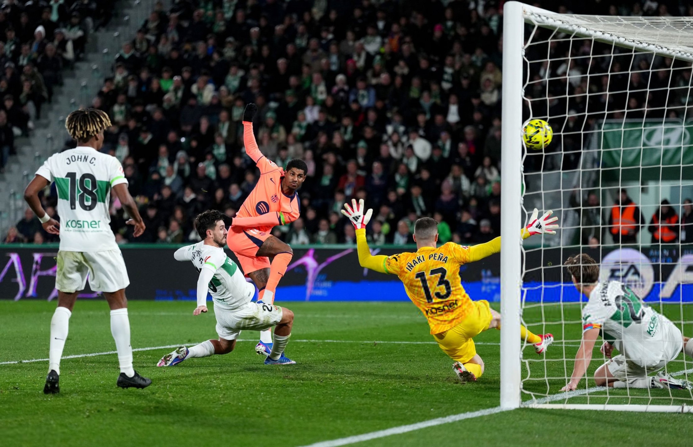 برشلونة ضد التشي 