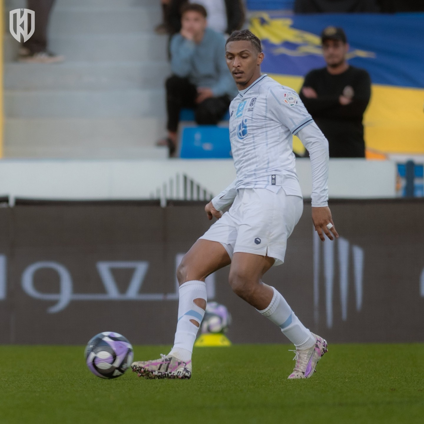 الأخدود ضد نيوم