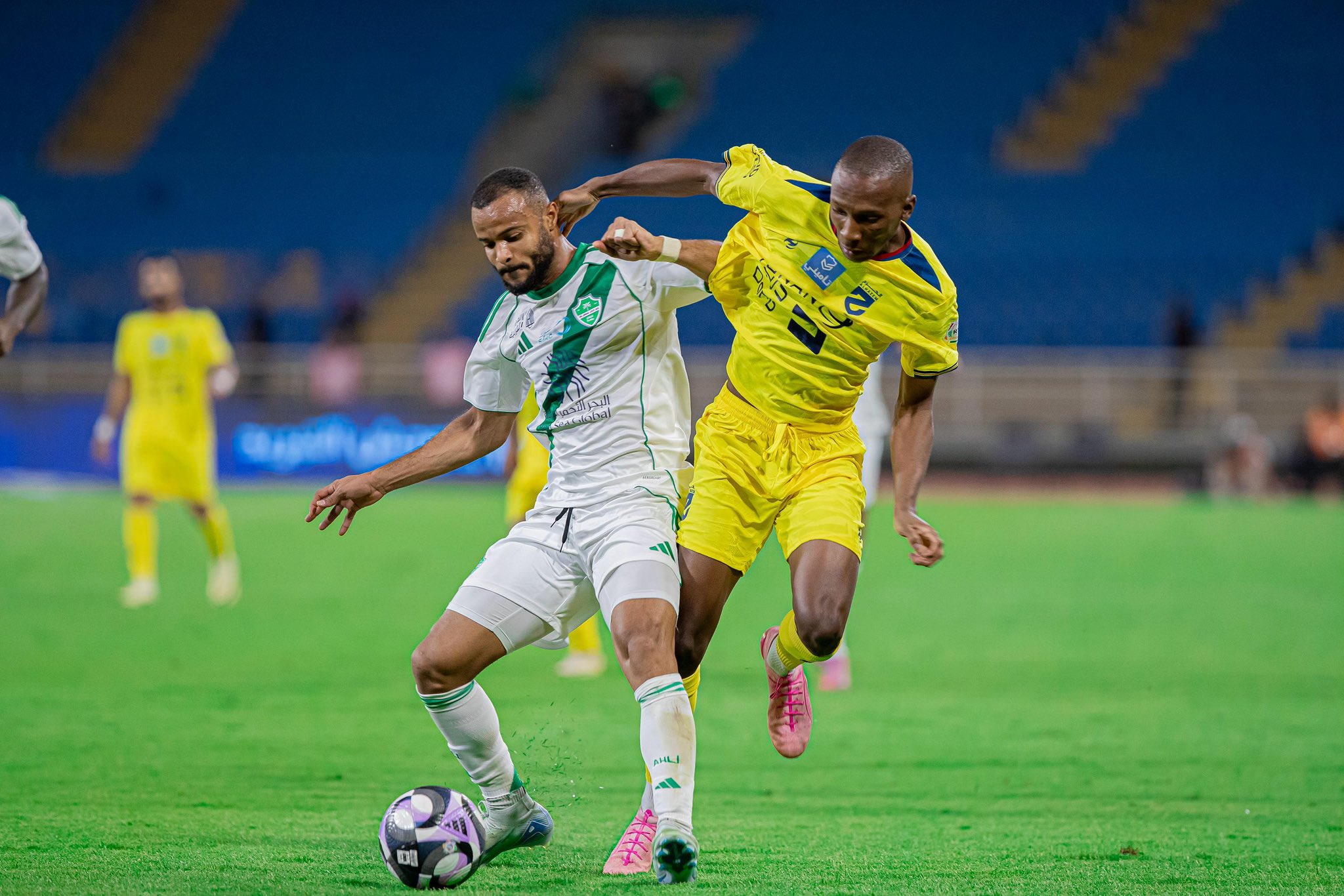 الأهلي ضد الشباب