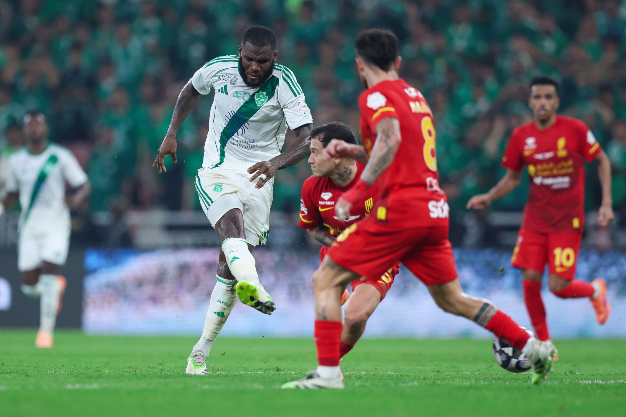 الأهلي ضد القادسية