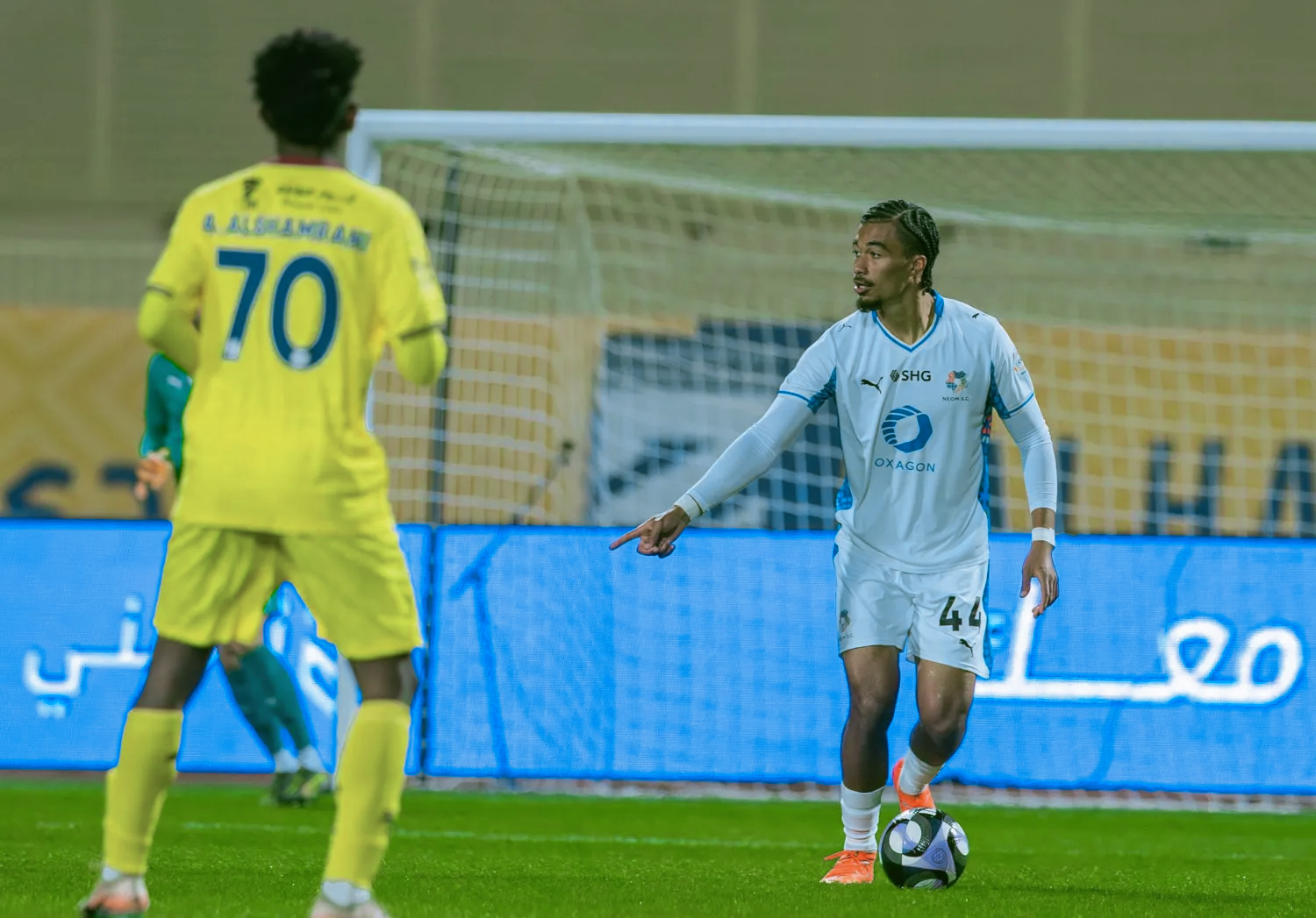 نيوم ضد الحزم 