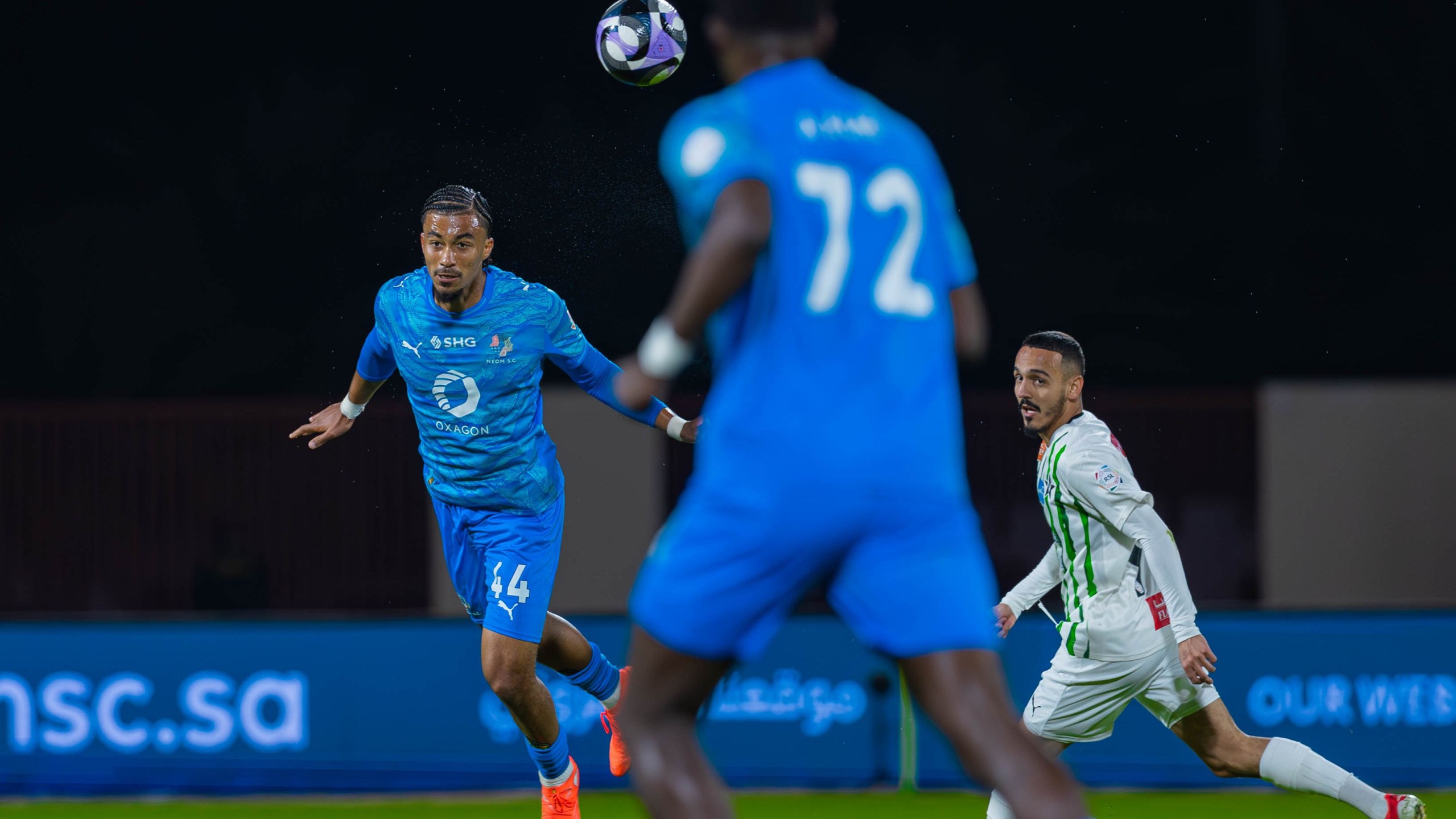 النجمة ضد نيوم