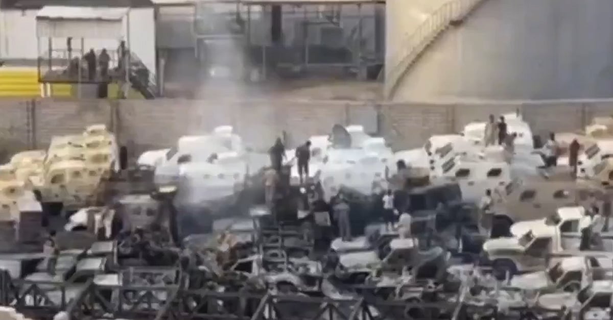 تدمير المعدات العسكرية المهرّبة 