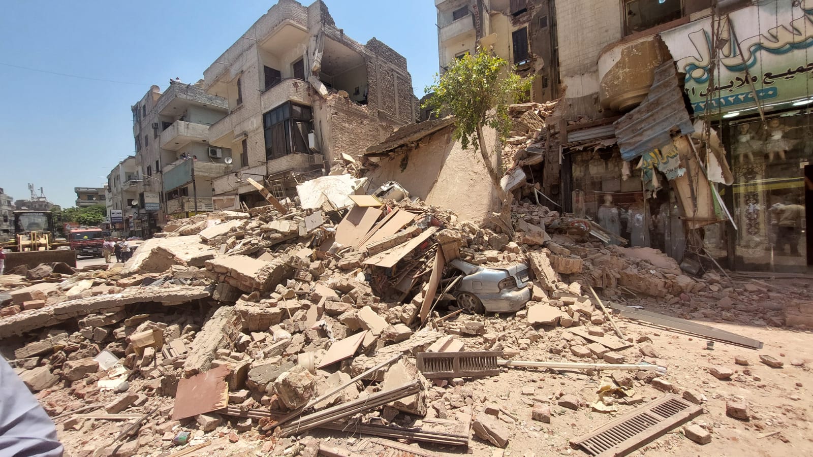 انهيار عقار 