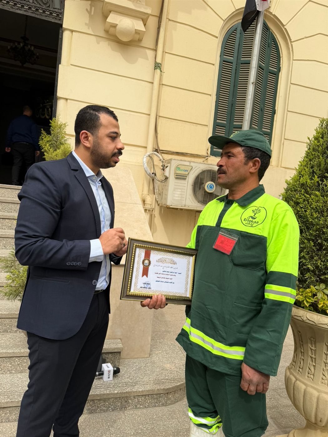 عامل النظافة