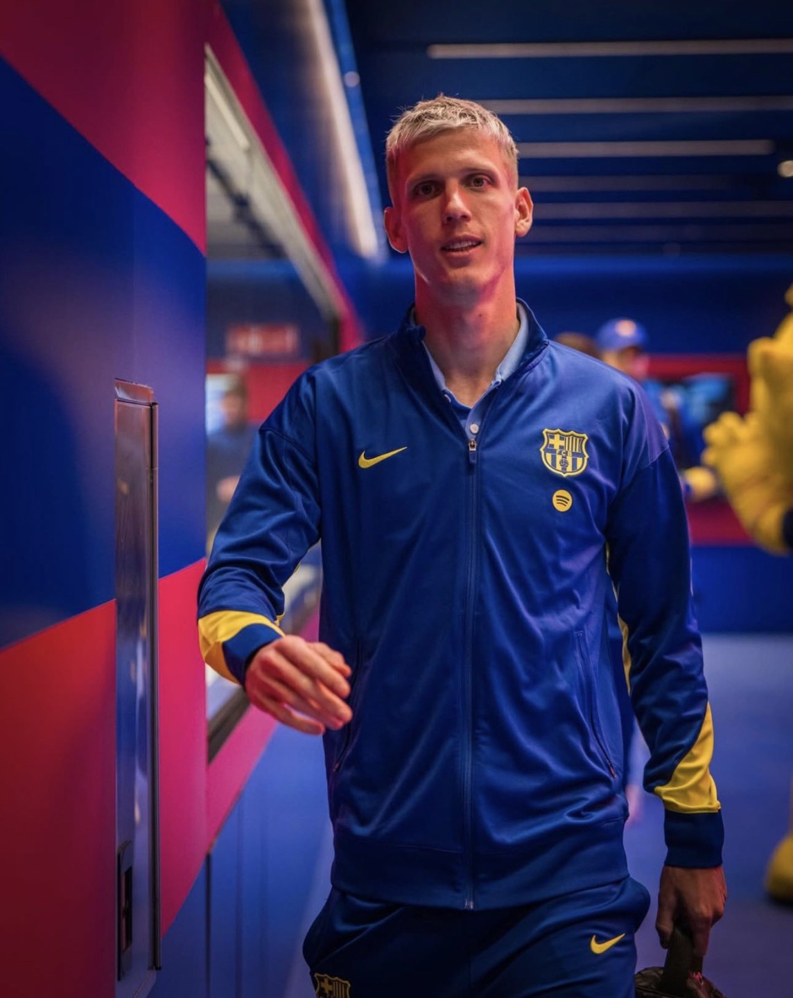 داني أولمو لاعب برشلونة 