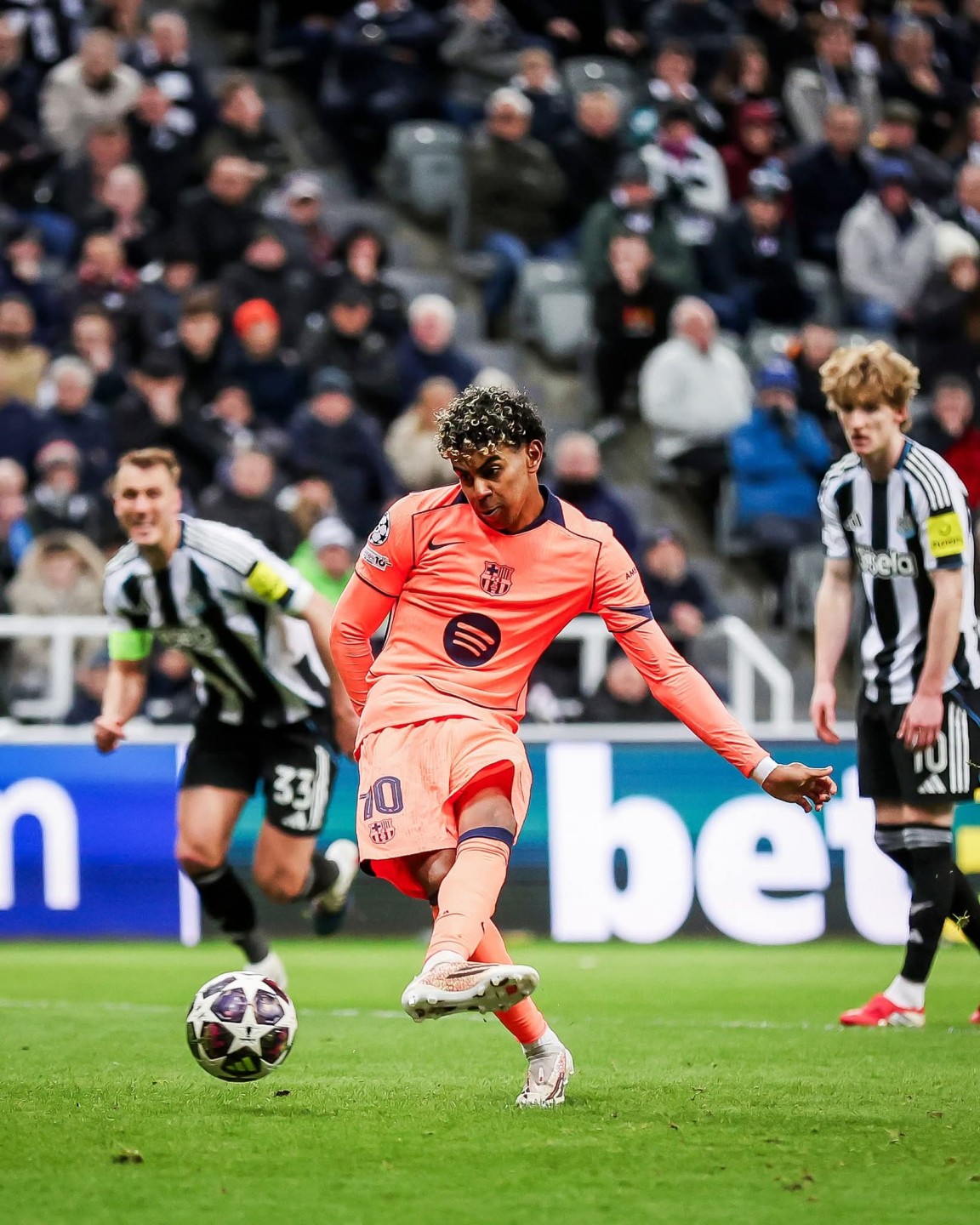  مباراة برشلونة و نيوكاسل 