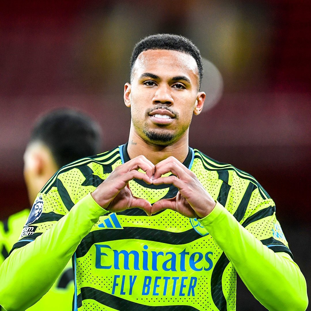 ماجاليس مدافع أرسنال 