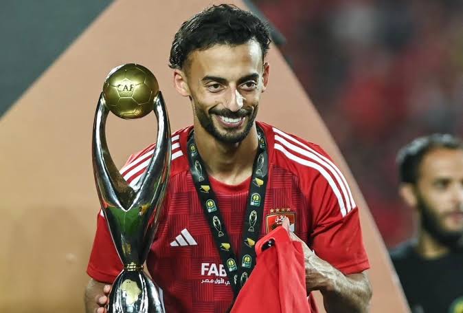 احمد عبدالقادر لاعب الأهلي السابق 